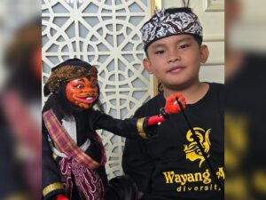 Pukau Santri di Milad ke-13 Pesantren Al Kasyaf, Dalang Cilik Aden Azka Asstroberi Putra Hidupkan Lakon ‘Cepot Masantren’